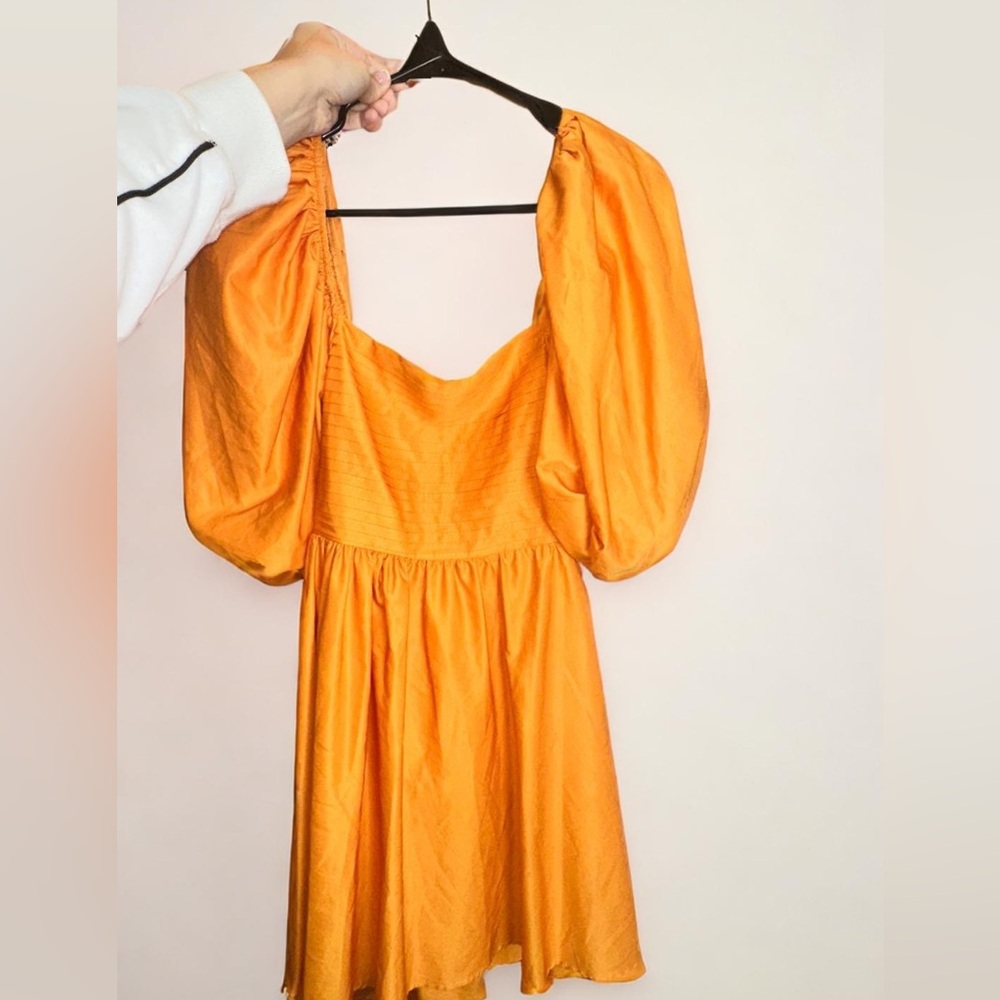 Puffy Sleeve Backless Dress, Size Medium, Tie detail!